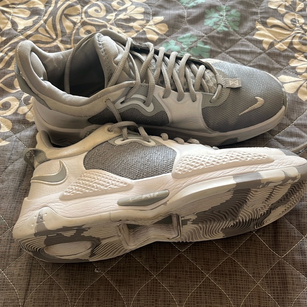 Nike Paul George Basketball shoes